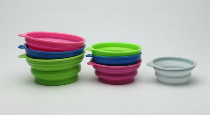 La couleur ronde a adapté le bol aux besoins du client en gros pliable d'aliments pour chiens de silicone